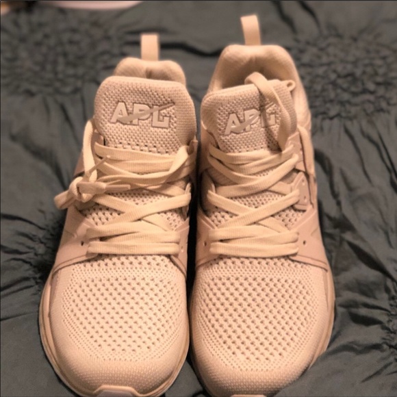 APL Shoes - APL Beige sneaker - NWOT Reposh worn once 👟👟 APL Shoes - APL Beige sneaker - NWOT Reposh worn once 👟👟